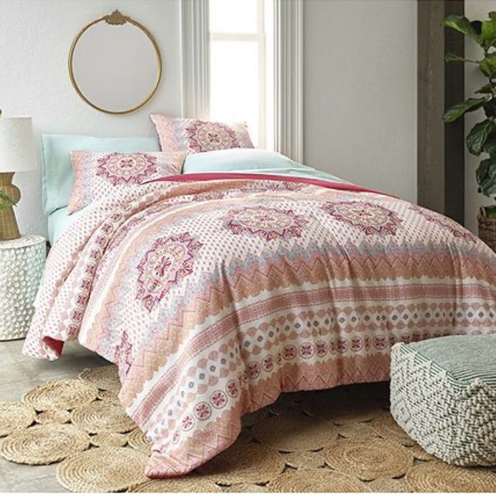 Distant Lands Kora Medallion Complete Bedding Set with Sheets 7 Piece Queen